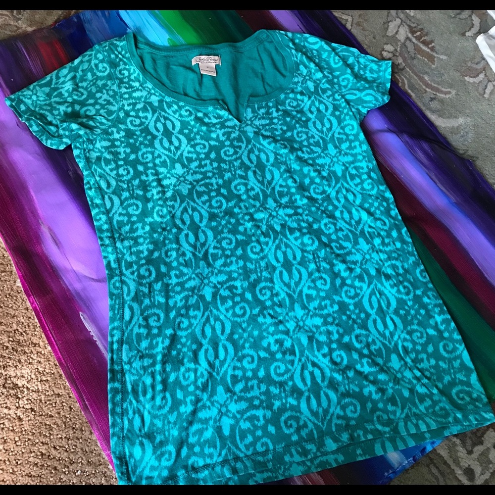 Lucky V tee